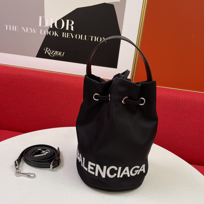 Ba*len*cia*ga bucket bags
